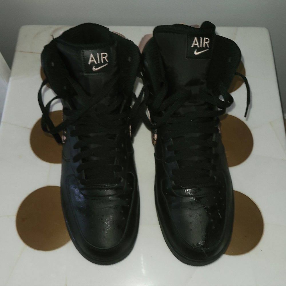 Nike - Picture 2 of 3
